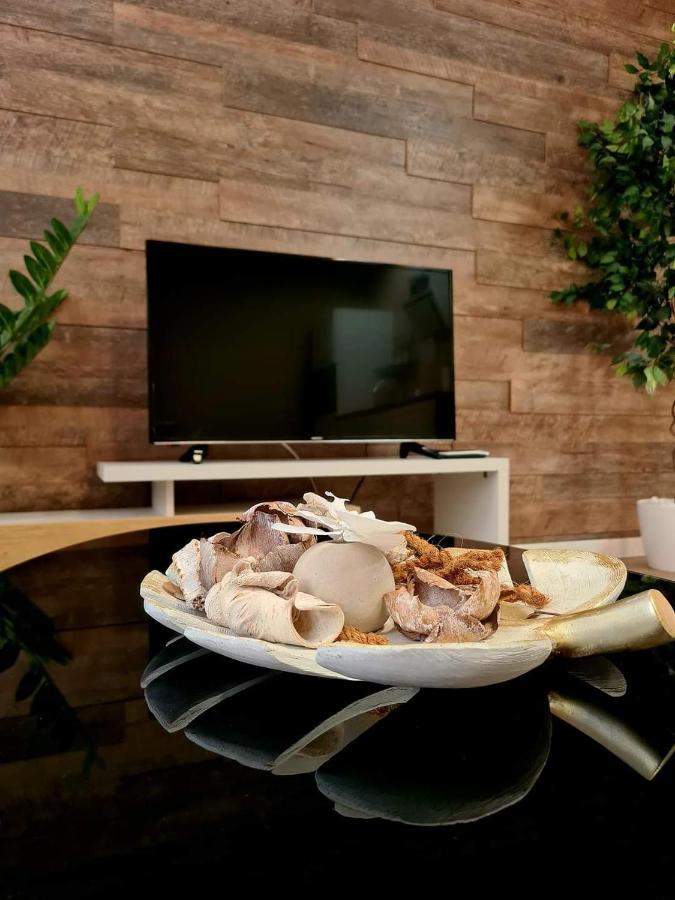 Laci Lak Premium Apartment Oradea Exterior photo